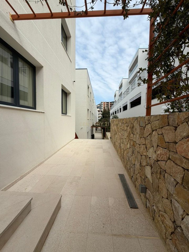 APARTAMENT 1+1 ME PAMJE DET NE SHITJE,VLORE