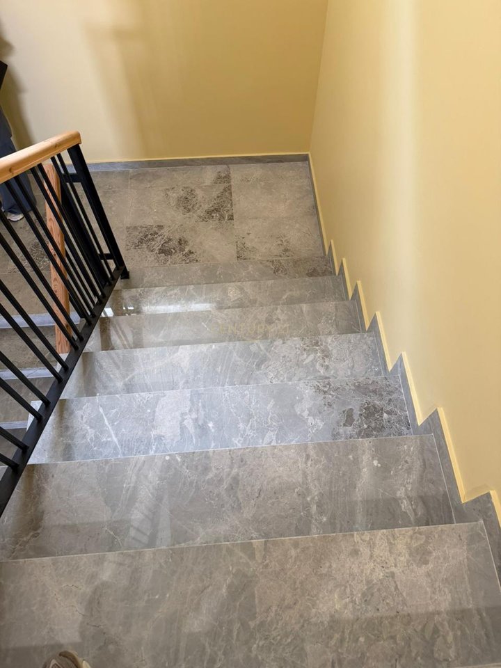 APARTAMENT 1+1 ME PAMJE DET NE SHITJE,VLORE