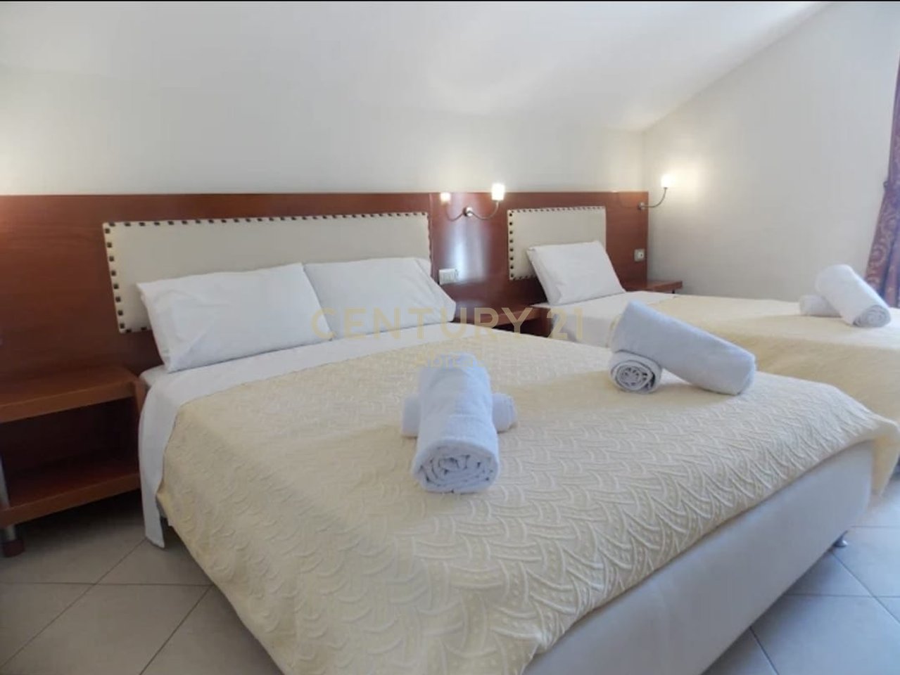HOTEL ME QIRA NE SARANDE| 18 DHOMA