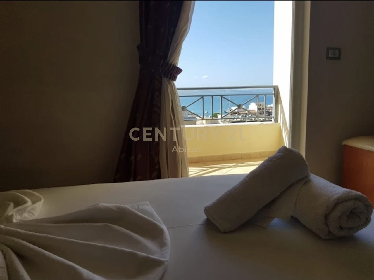 HOTEL ME QIRA NE SARANDE| 18 DHOMA