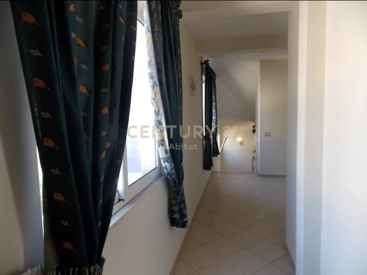 HOTEL ME QIRA NE SARANDE| 18 DHOMA