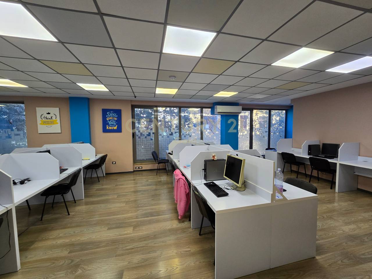 Ambient zyrash per qira ne hyrje te rruges se Dibres!