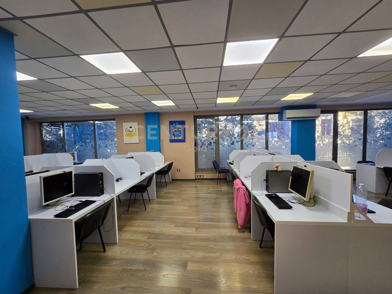 Ambient zyrash per qira ne hyrje te rruges se Dibres!