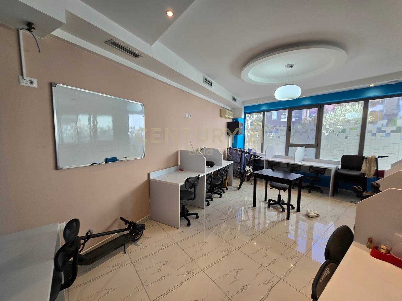 Ambient zyrash per qira ne hyrje te rruges se Dibres!