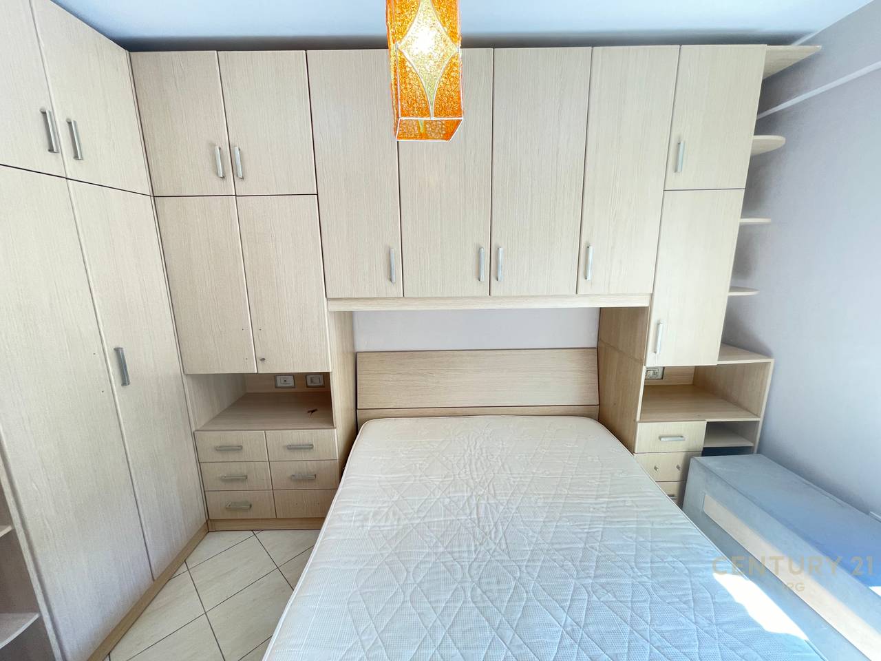 APARTAMENT 1+1 ME QIRA PRANË KOMPLEKSIT MAGNET – 21 DHJETORI