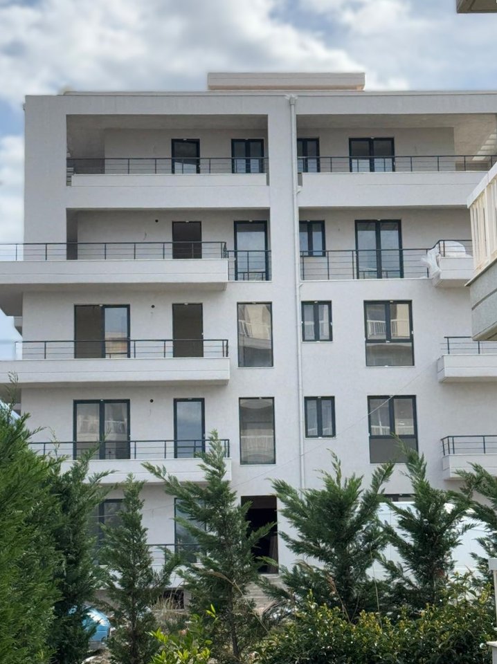 FOR SALE LAST FLOOR OF A 5-STOREY BUILDING IN ROWS!