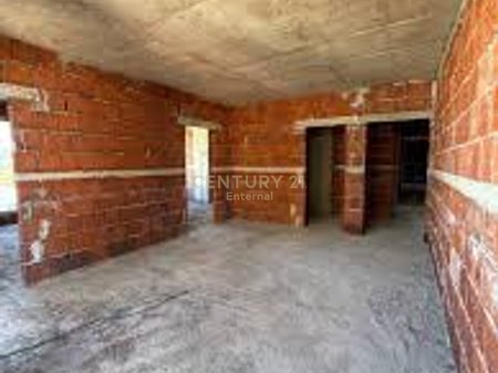 2+1 apartment for sale in Fusha e Aviacionit