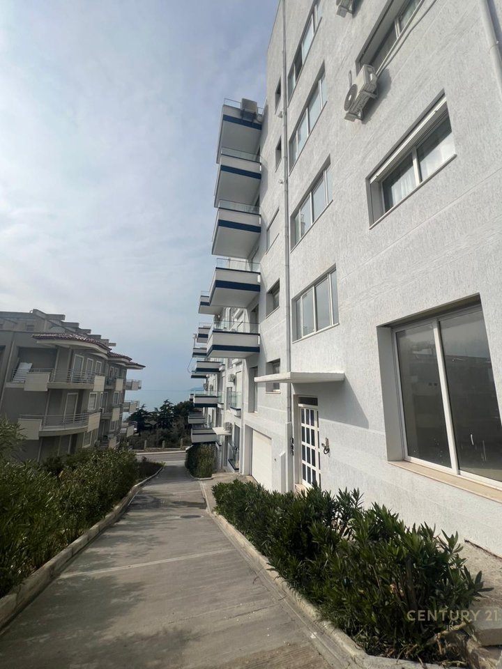 Apartament 2+1+2 per shitje tek Uji i Ftohte