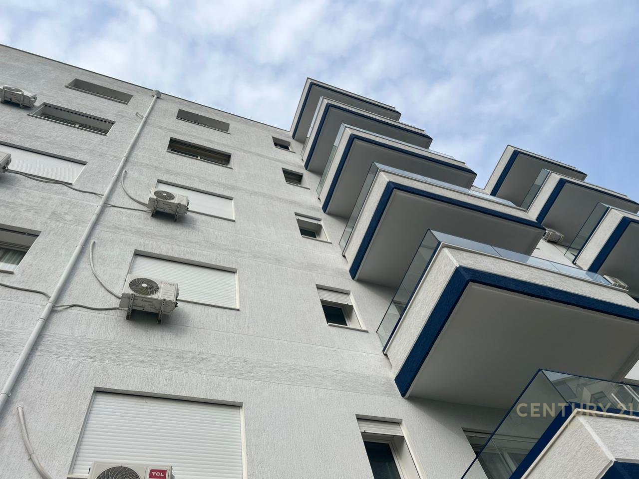 Apartament 2+1+2 per shitje tek Uji i Ftohte