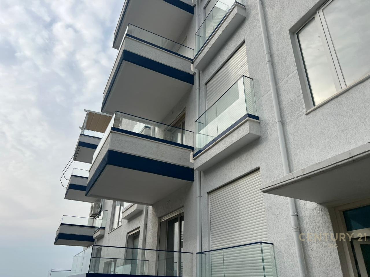 Apartament 2+1+2 per shitje tek Uji i Ftohte