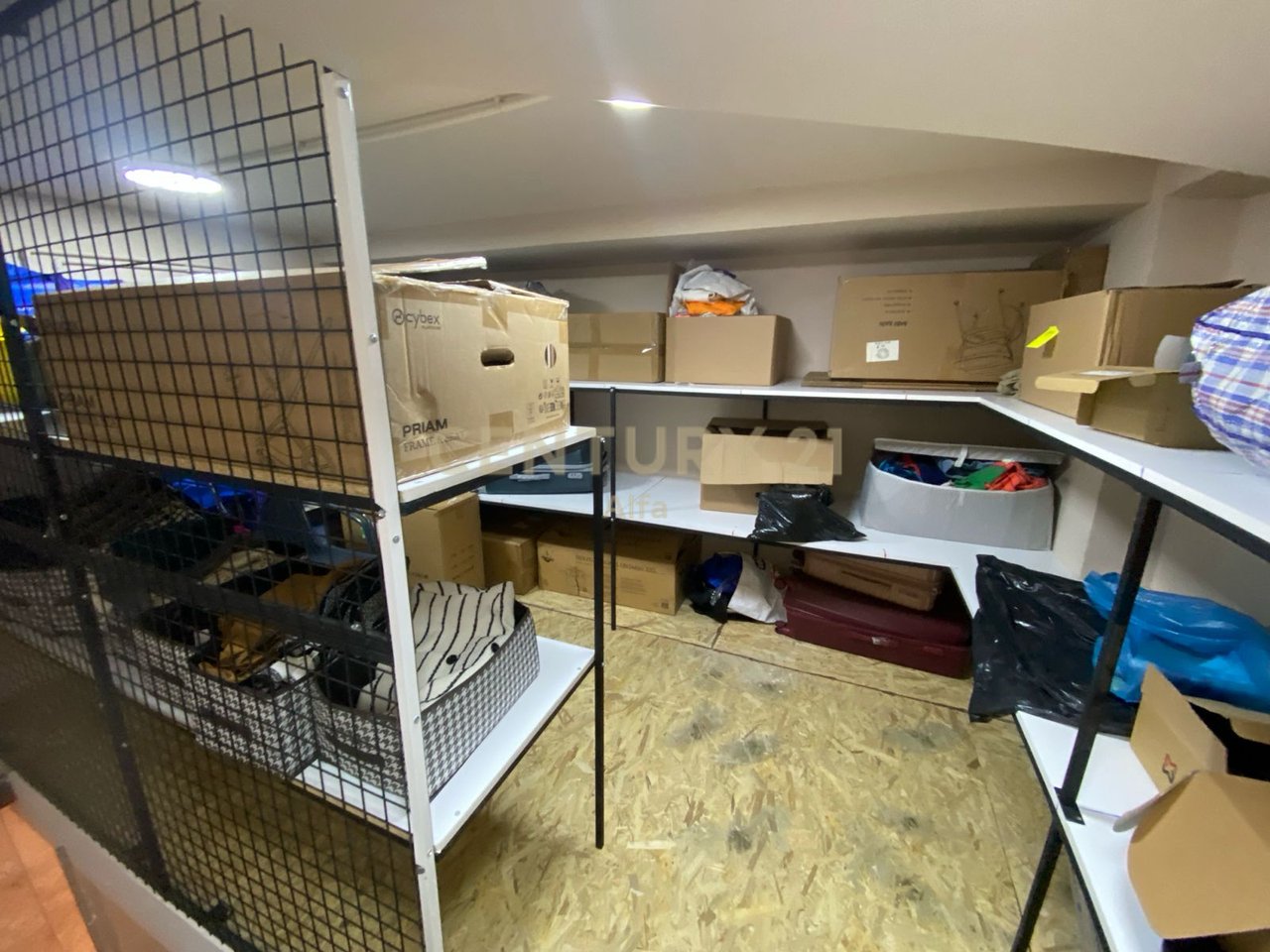 Shitet Ambient Komercial në Rezidencën Erli !