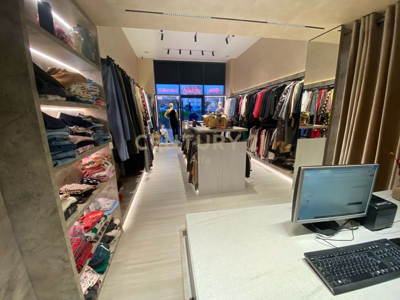 Shitet Ambient Komercial në Rezidencën Erli !