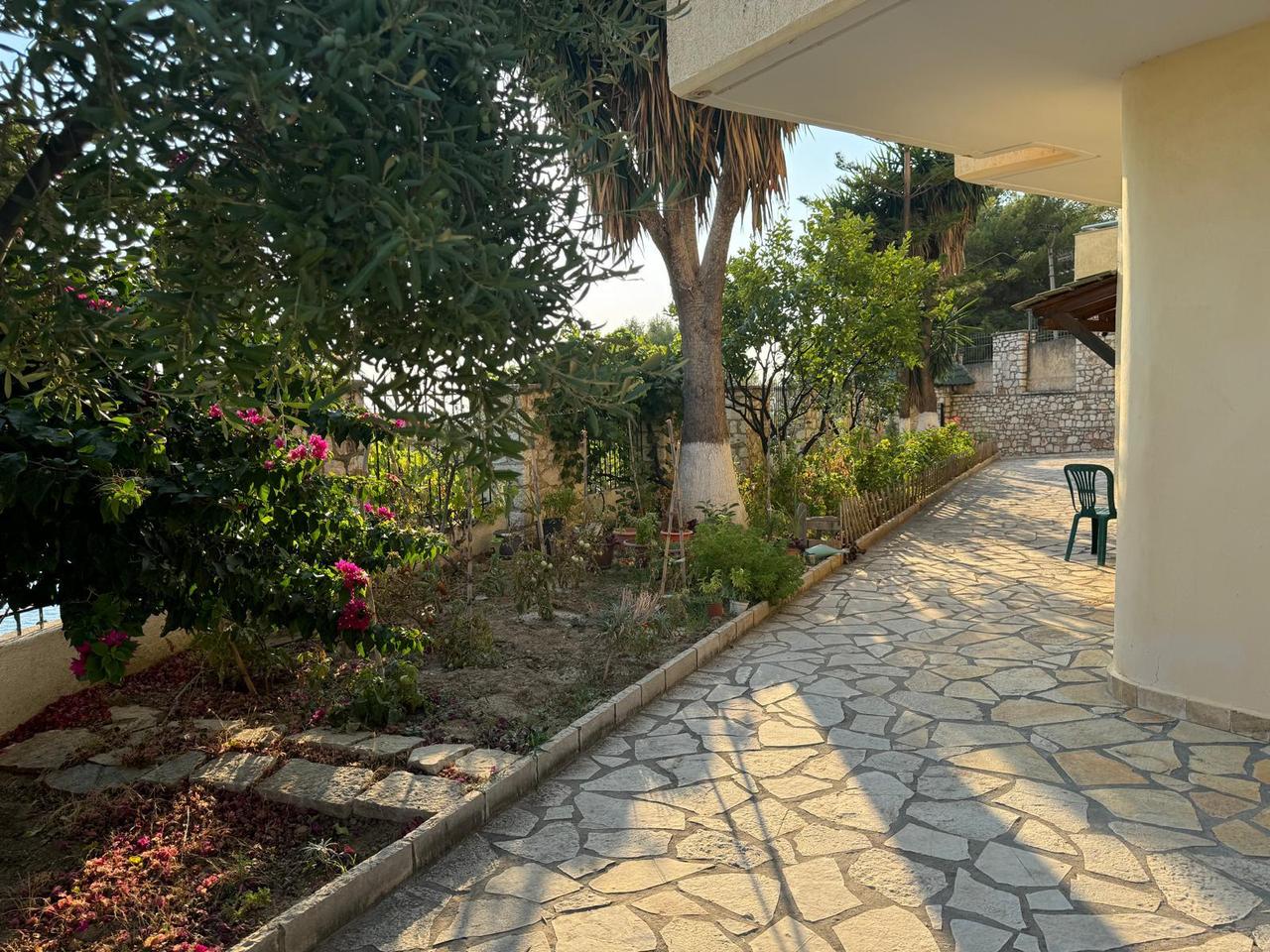 SARANDE, SHESIM OBJEKT 4- KATESH ME PAMJE NGA DETI