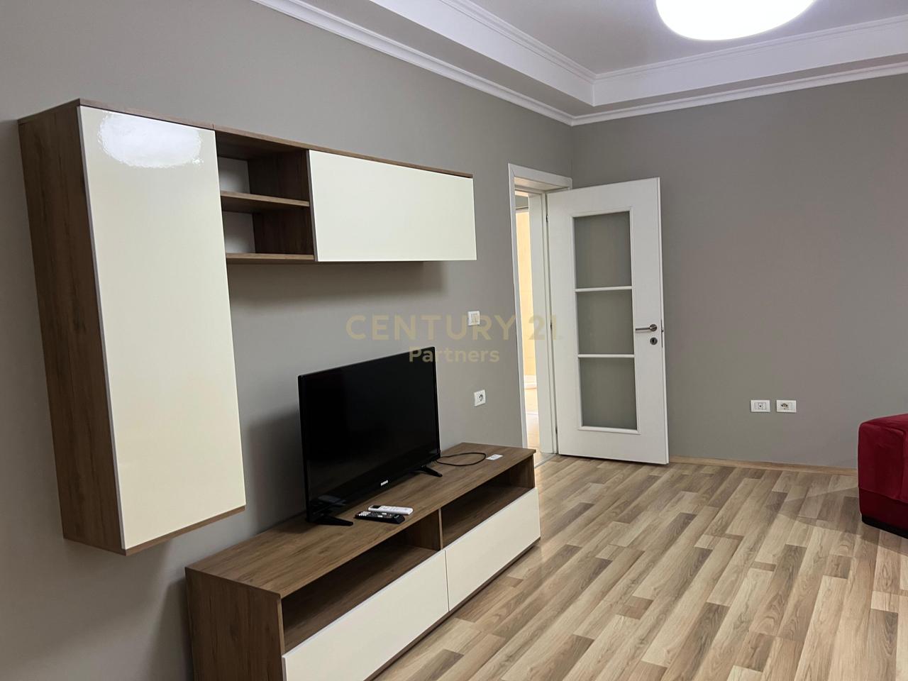 APARTAMENT 1+1 + KUZHINE TE VECUAR PER QIRA, prane shkolles Emin Duraku