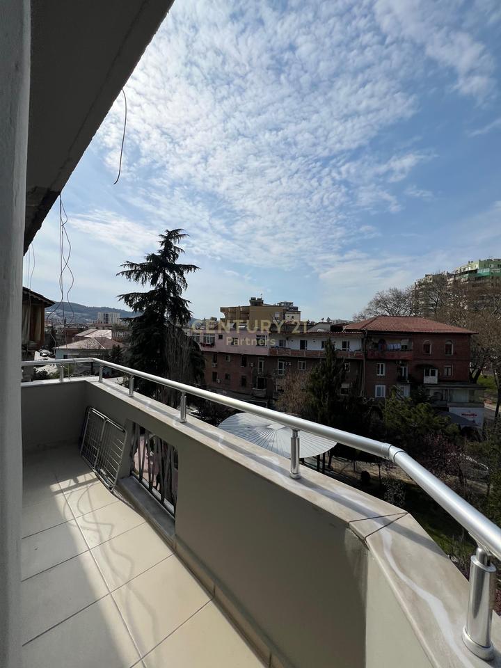 APARTAMENT 1+1 + KUZHINE TE VECUAR PER QIRA, prane shkolles Emin Duraku