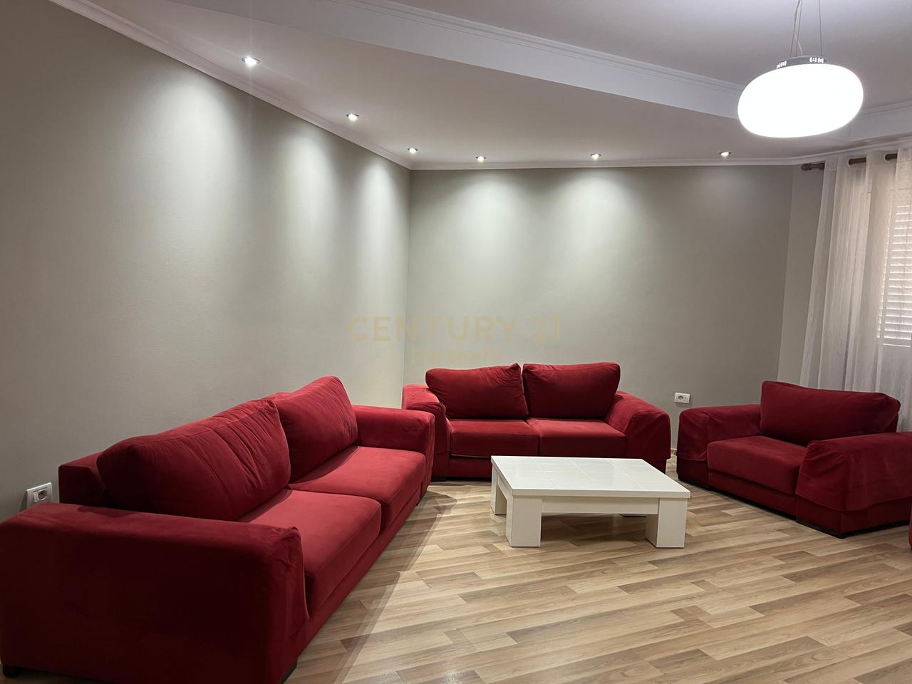 APARTAMENT 1+1 + KUZHINE TE VECUAR PER QIRA, prane shkolles Emin Duraku