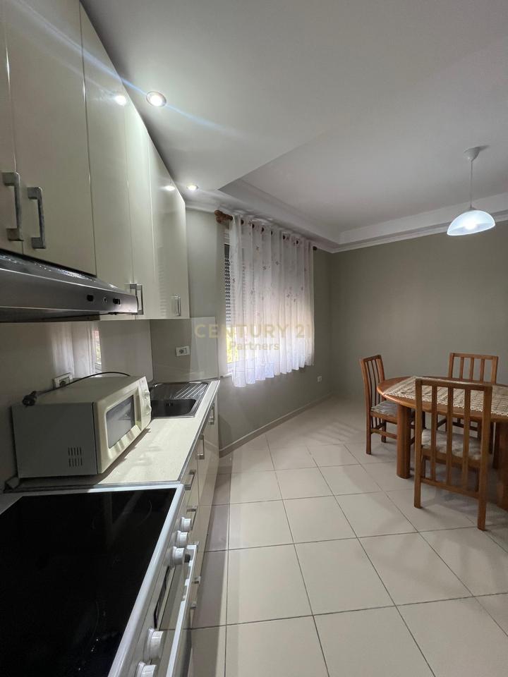 APARTAMENT 1+1 + KUZHINE TE VECUAR PER QIRA, prane shkolles Emin Duraku