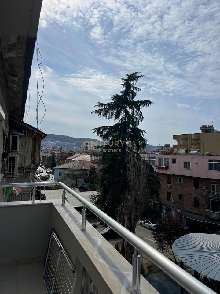 APARTAMENT 1+1 + KUZHINE TE VECUAR PER QIRA, prane shkolles Emin Duraku