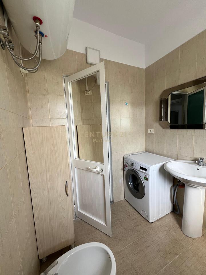 APARTAMENT 1+1 + KUZHINE TE VECUAR PER QIRA, prane shkolles Emin Duraku