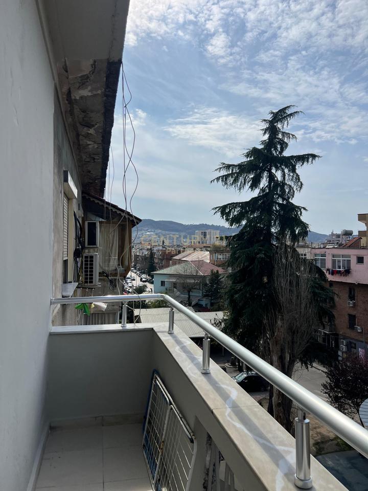 APARTAMENT 1+1 + KUZHINE TE VECUAR PER QIRA, prane shkolles Emin Duraku