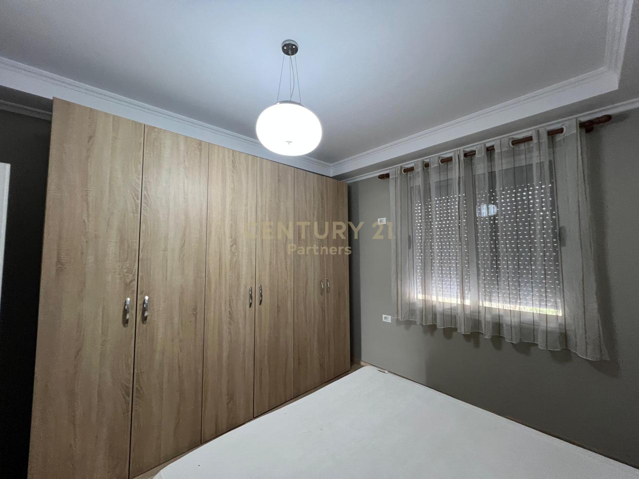 APARTAMENT 1+1 + KUZHINE TE VECUAR PER QIRA, prane shkolles Emin Duraku