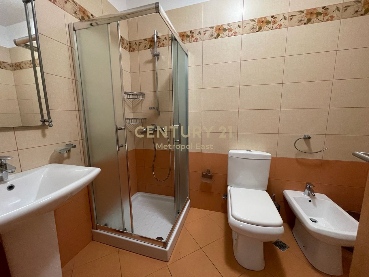 Apartament 2+1 për Qira | 110 m² | Kati 5 |  Zona ATSH- Pazar i Ri