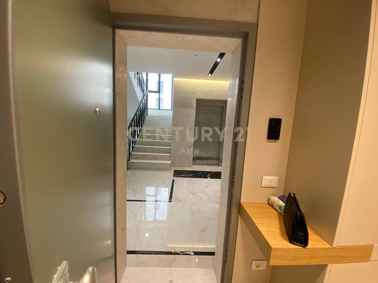 Shitet Apartament 2+1+2 në Rezidencën Erli !