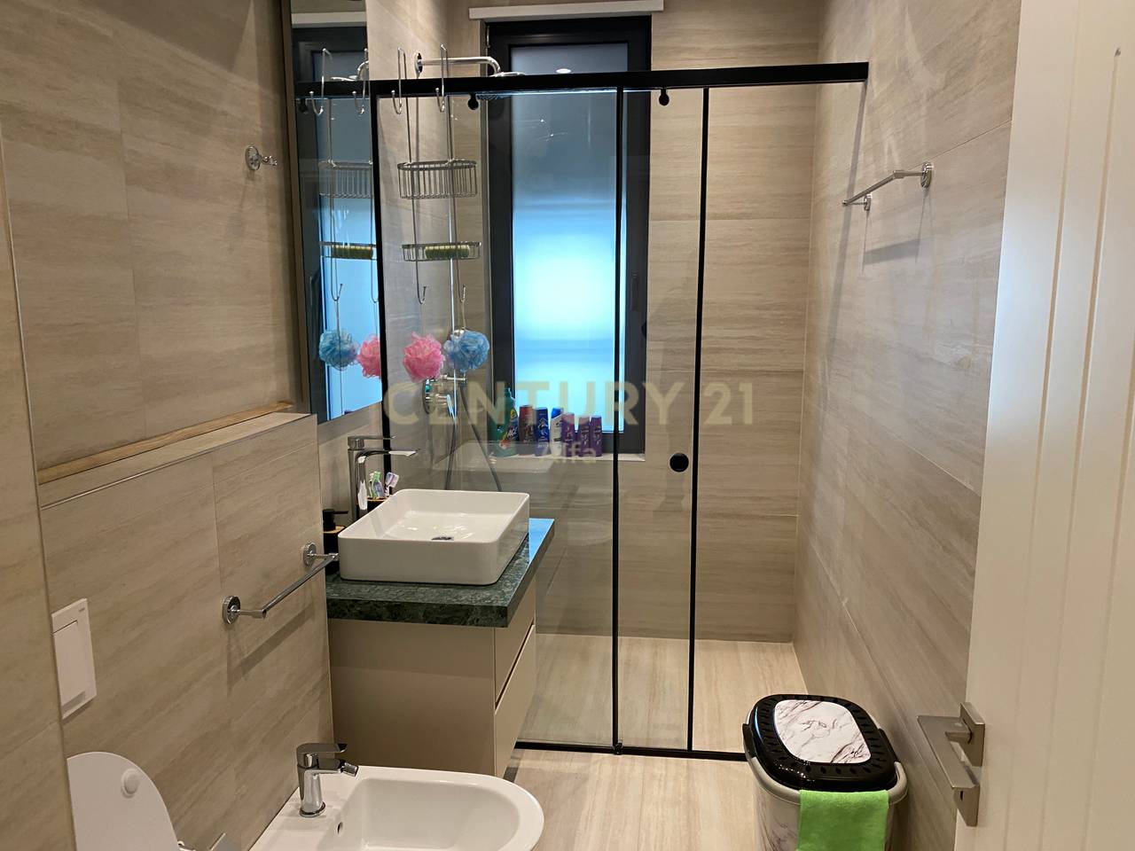 Shitet Apartament 2+1+2 në Rezidencën Erli !