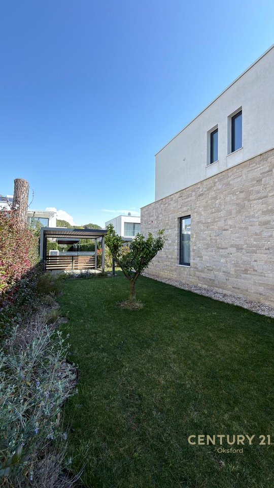 Shesim vilë individuale me pishinë,në rezidencën "San Pietro"!