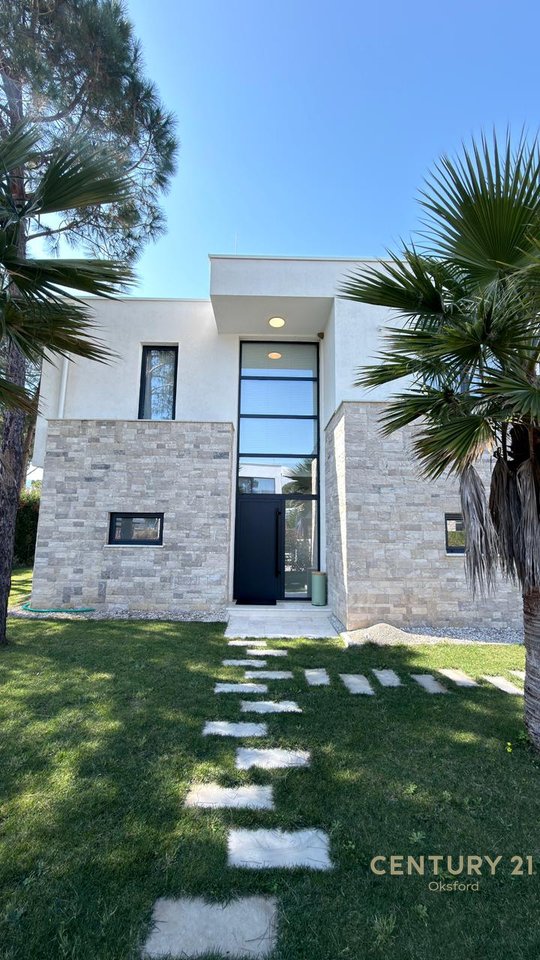 Shesim vilë individuale me pishinë,në rezidencën "San Pietro"!