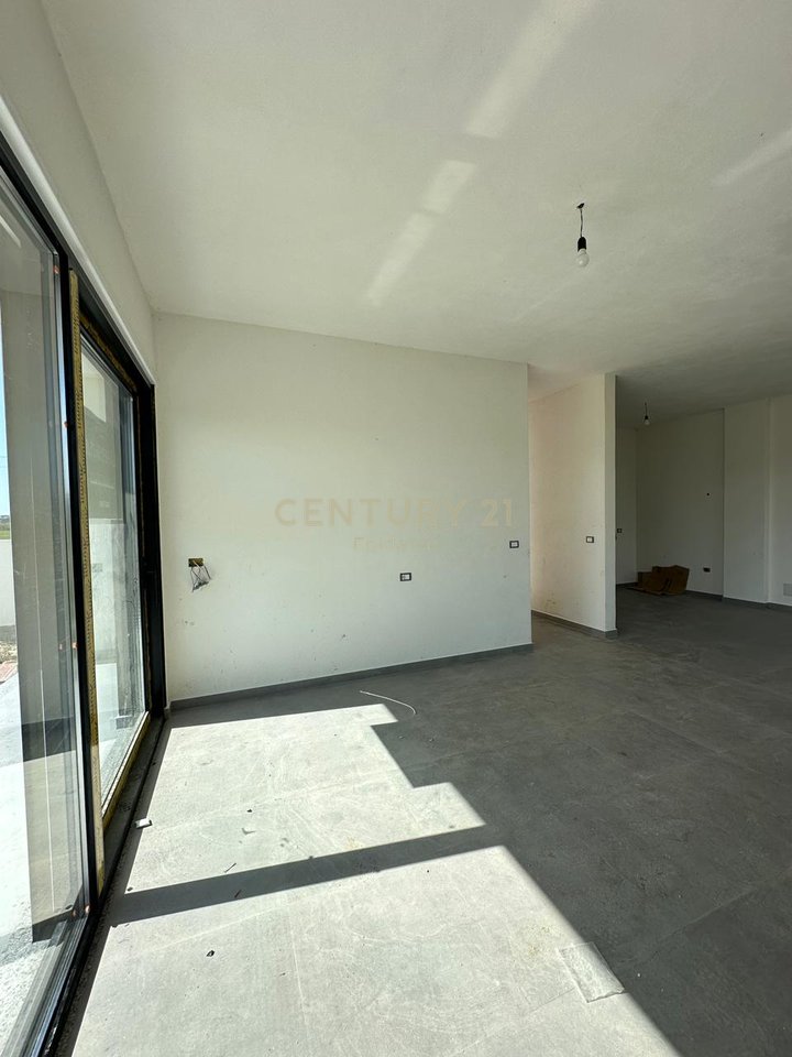 EKSLUZIVE! SHITET VILE INDIVIDUALE ME PISHINE NE GJIRIN E LALZIT!  340.000€