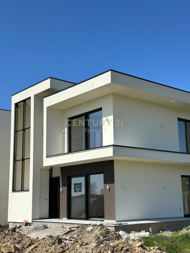 EKSLUZIVE! SHITET VILE INDIVIDUALE ME PISHINE NE GJIRIN E LALZIT!  340.000€