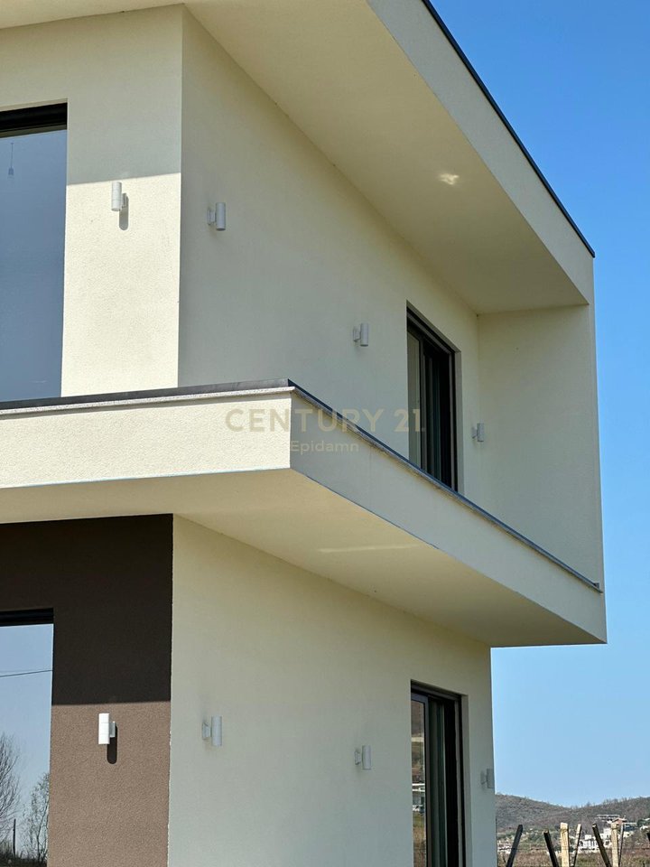 EKSLUZIVE! SHITET VILE INDIVIDUALE ME PISHINE NE GJIRIN E LALZIT!  340.000€