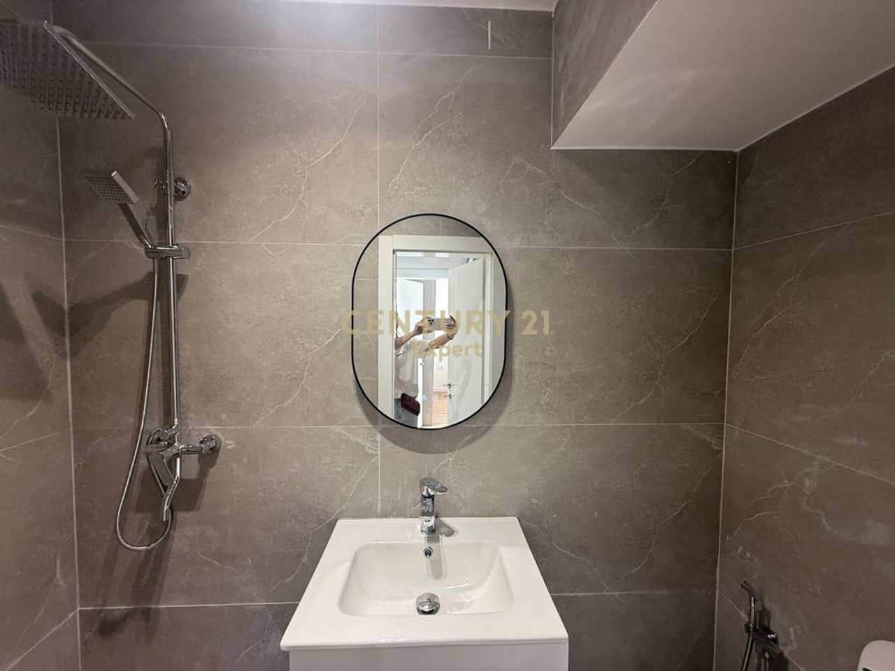 APARTAMENT 1+1 PER QIRA TEK 21 DHJETORI