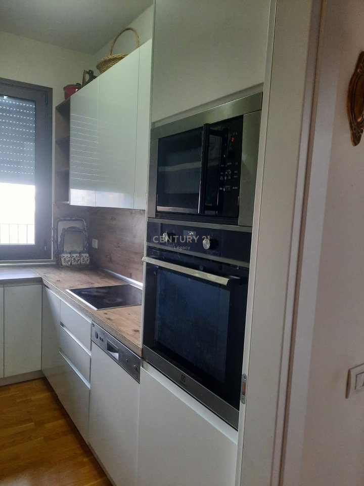 🏡 Appartamento 1+1 in Affitto – RRUGA E BARRIKADAVE – CENTRO, TIRANA! 1.000 € /Mese