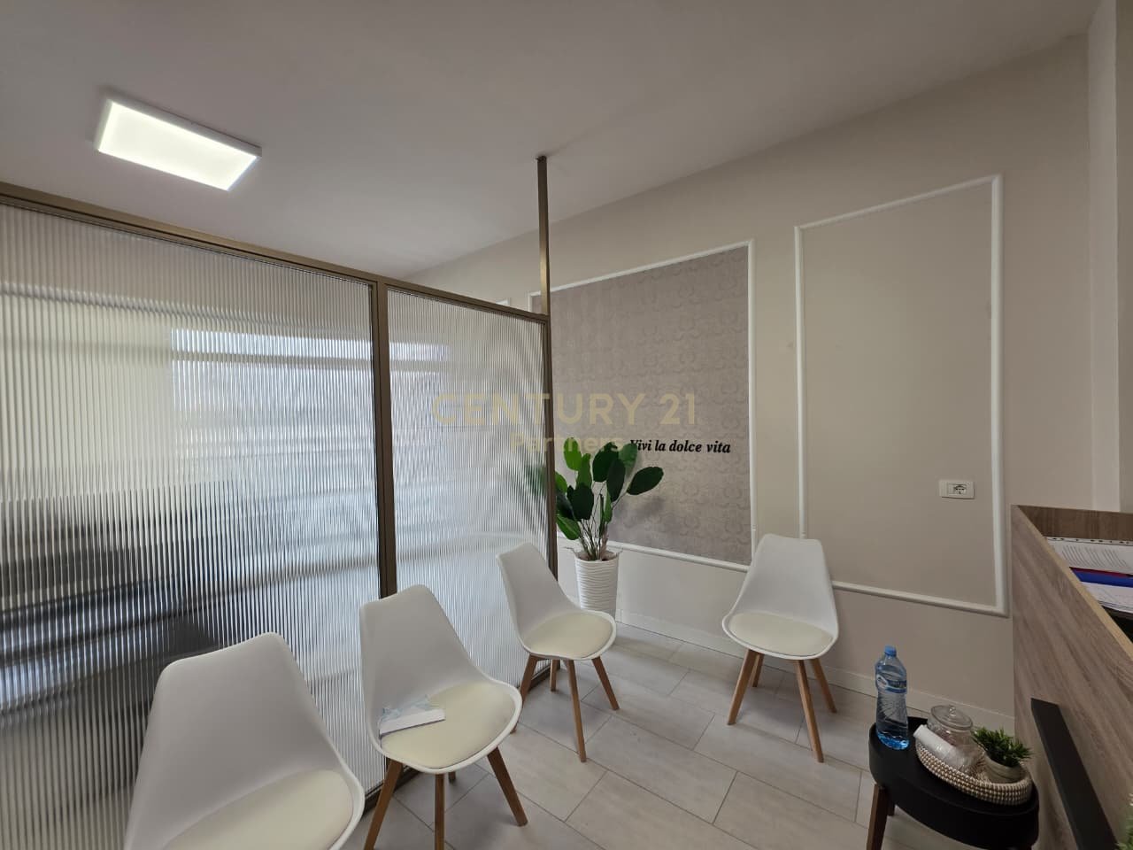 SHITET BIZNES DERMO-ESTETIK MBRAPA KOMPLEKSIT SQUARE 21