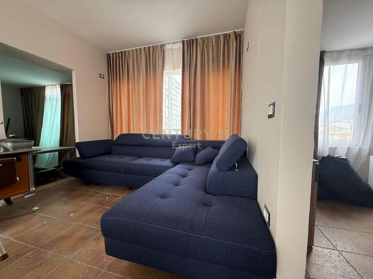 TRIPLEX PËR SHITJE NË RRUGËN E DURRËSIT, TIRANË