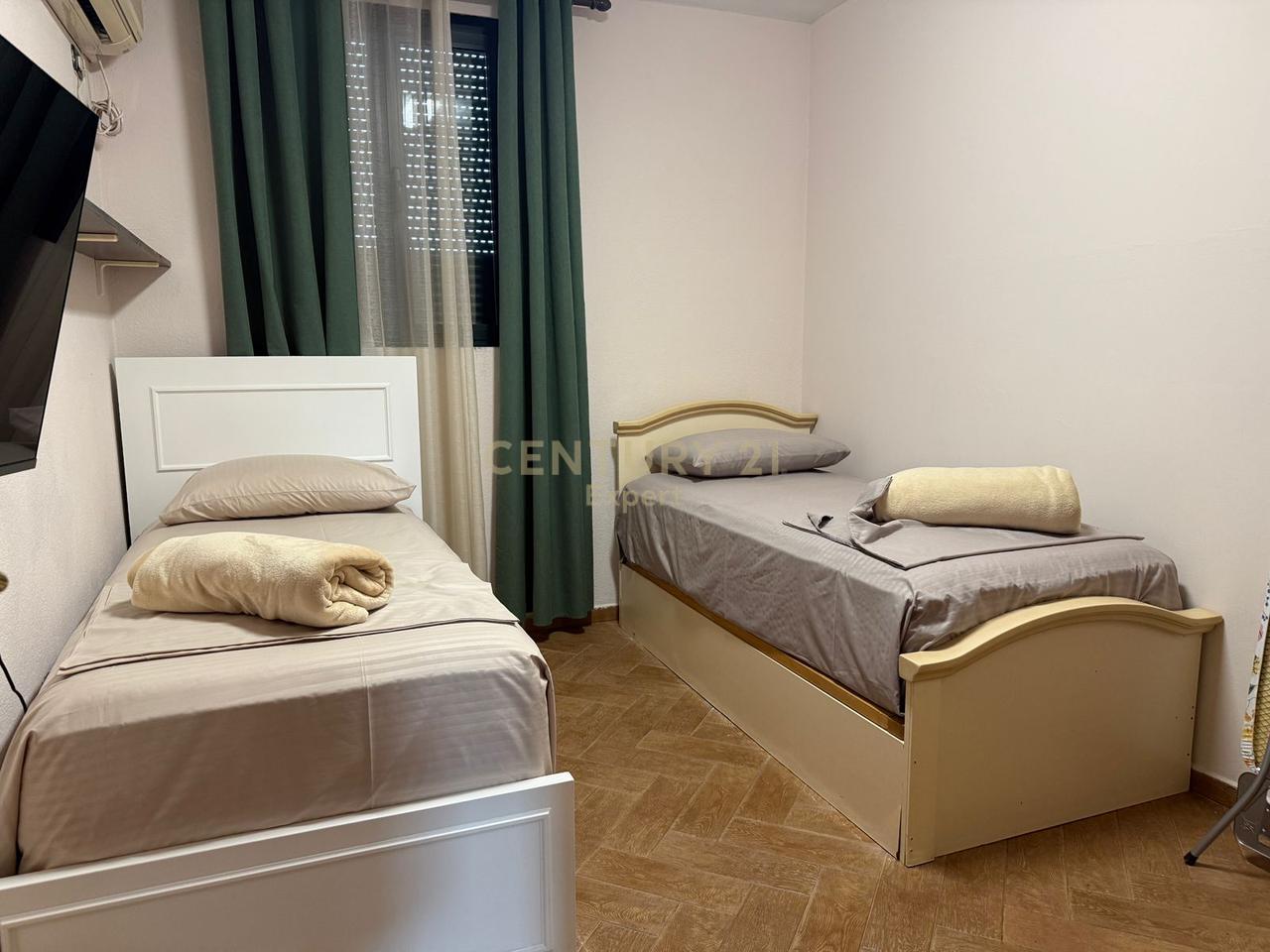 TRIPLEX PËR SHITJE NË RRUGËN E DURRËSIT, TIRANË