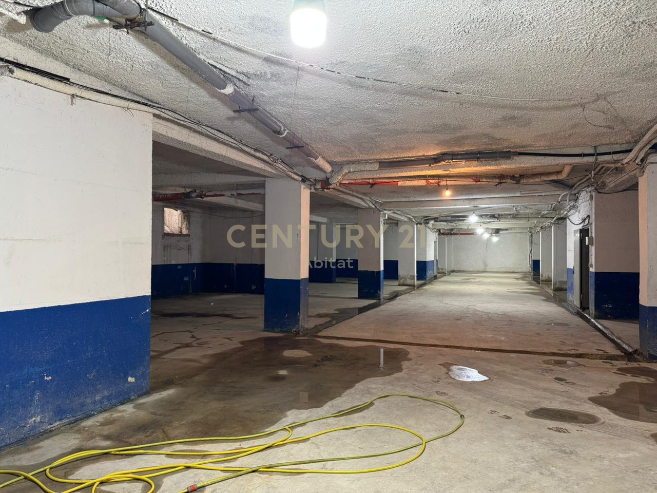 Parking/storage space for rent in Kombinat, Tirana - €1200 | 623 m²