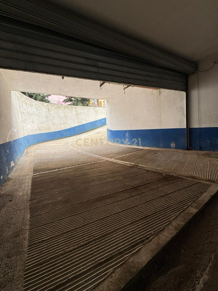 Parking/storage space for rent in Kombinat, Tirana - €1200 | 623 m²