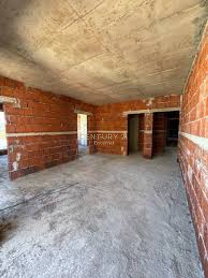 2+1 apartment for sale in Fusha e Aviacionit