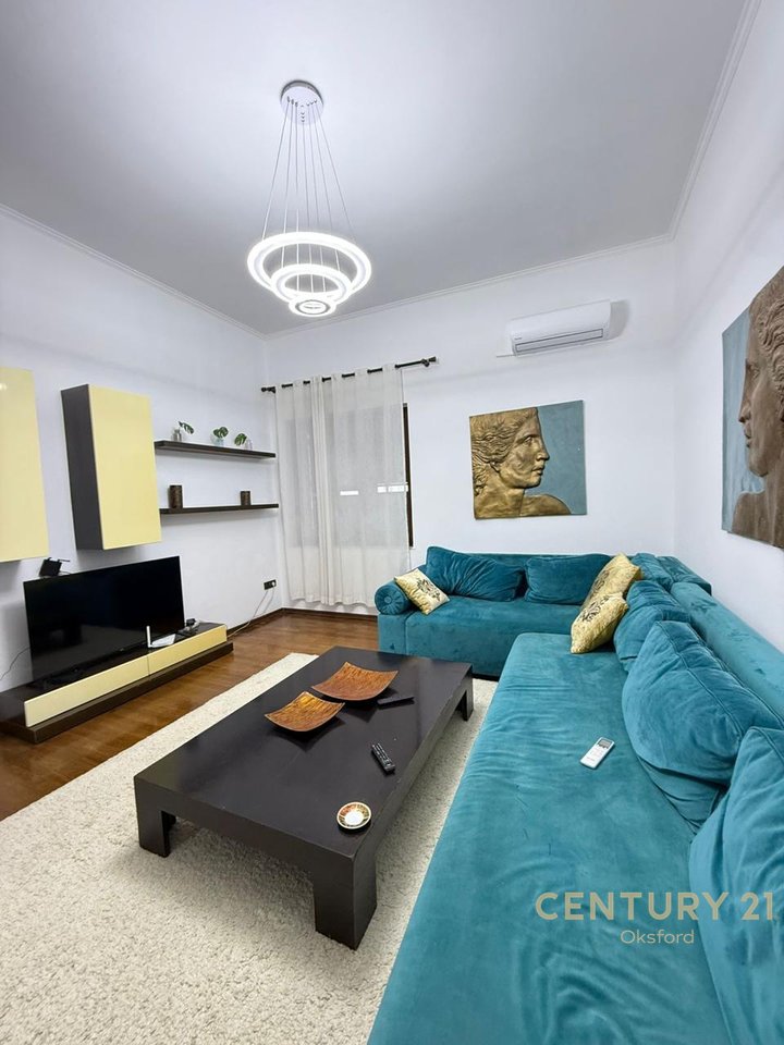 Apartament 2+1+2 pranë qendrës, Rruga Barrikadave Tiranë!