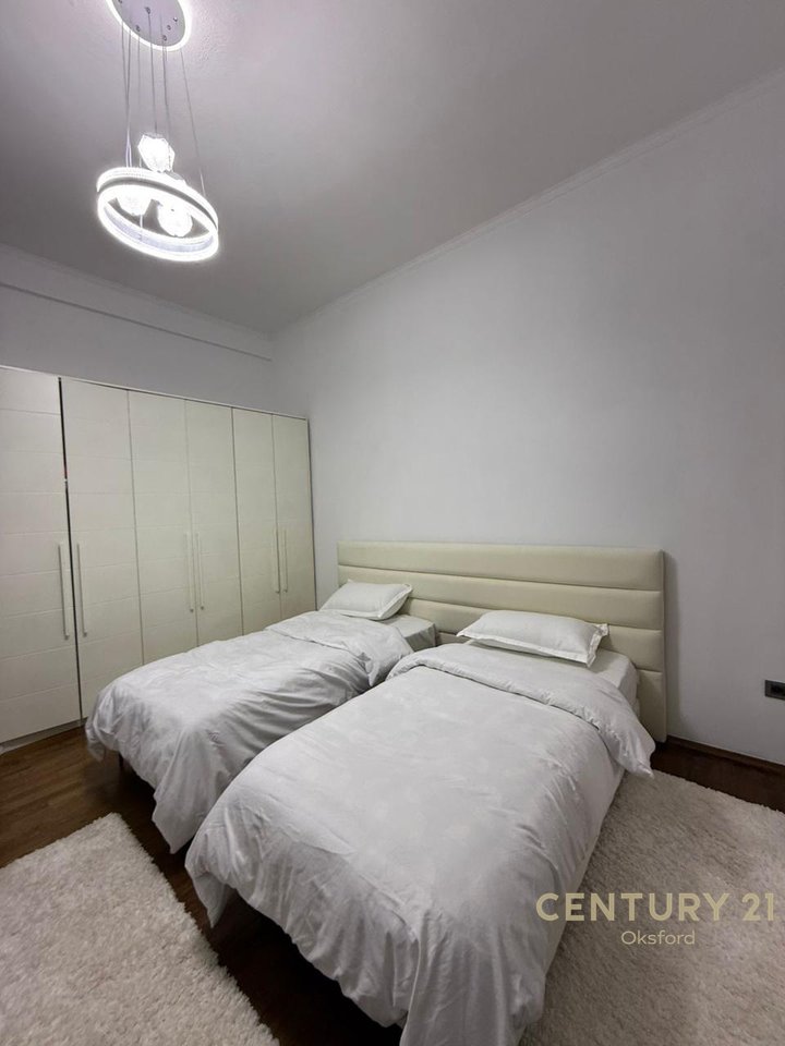 Apartament 2+1+2 pranë qendrës, Rruga Barrikadave Tiranë!