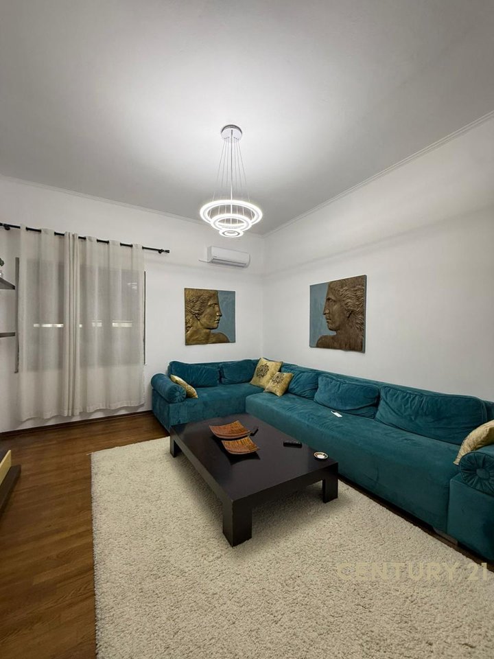 Apartament 2+1+2 pranë qendrës, Rruga Barrikadave Tiranë!