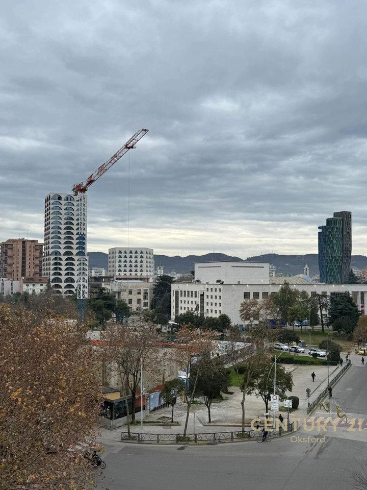 Apartament 2+1+2 pranë qendrës, Rruga Barrikadave Tiranë!