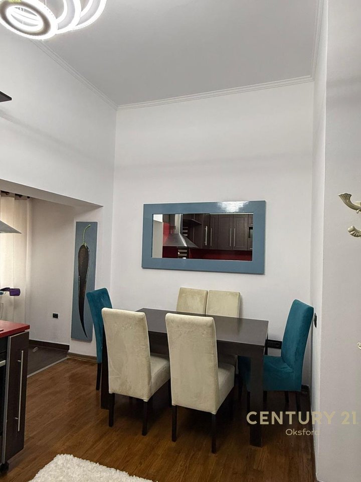 Apartament 2+1+2 pranë qendrës, Rruga Barrikadave Tiranë!