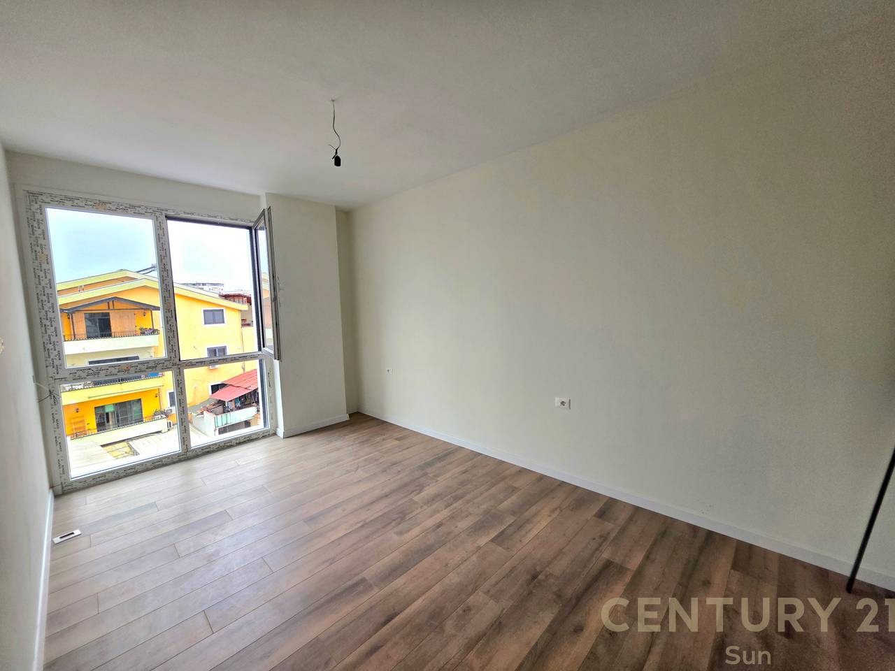 APARTMENT 1+1 / OFFICE + PARKING SPACE FOR RENT ON NEW BOULEVARD