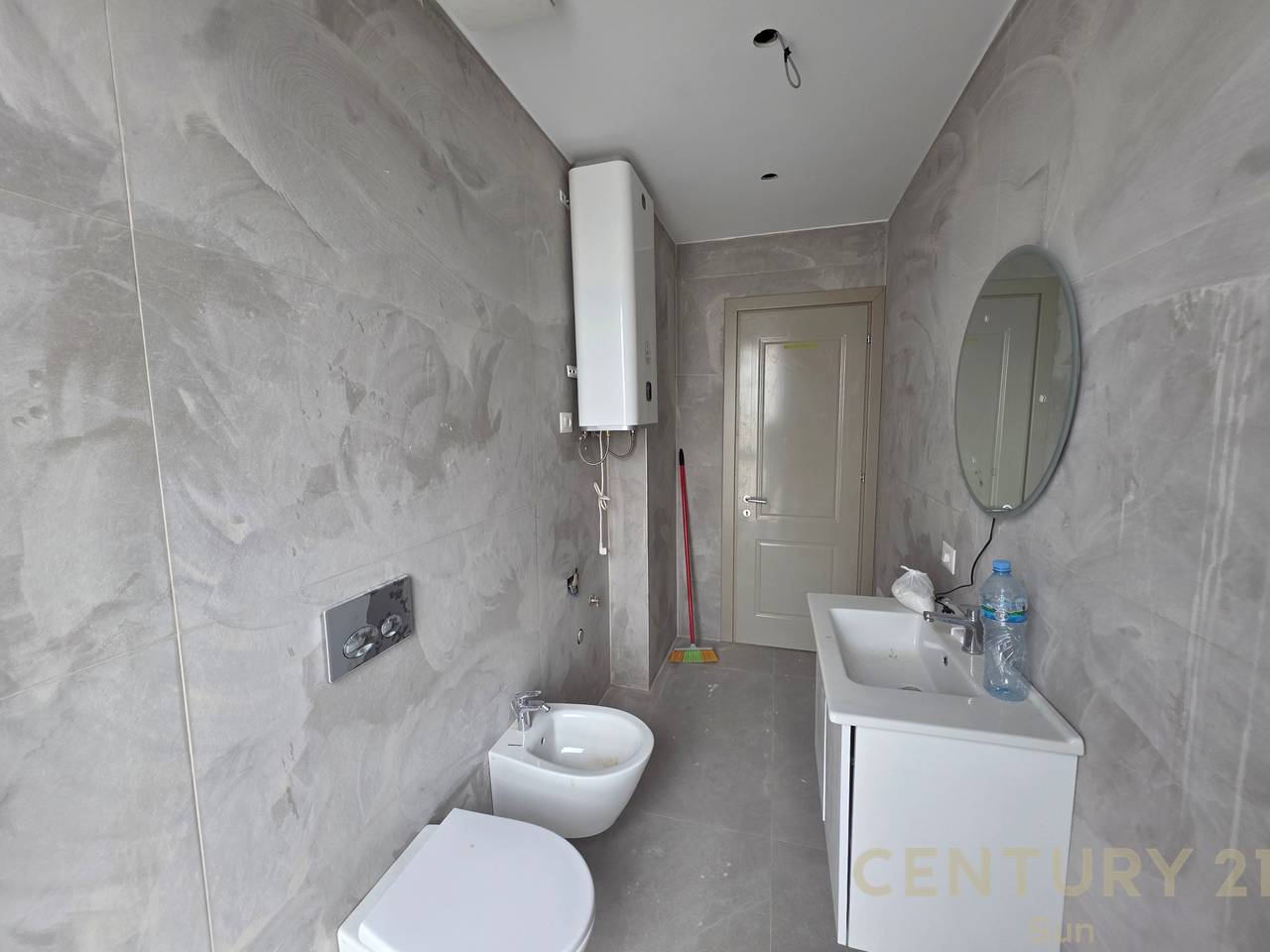 APARTMENT 1+1 / OFFICE + PARKING SPACE FOR RENT ON NEW BOULEVARD