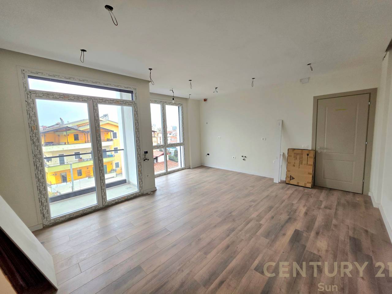 APARTMENT 1+1 / OFFICE + PARKING SPACE FOR RENT ON NEW BOULEVARD