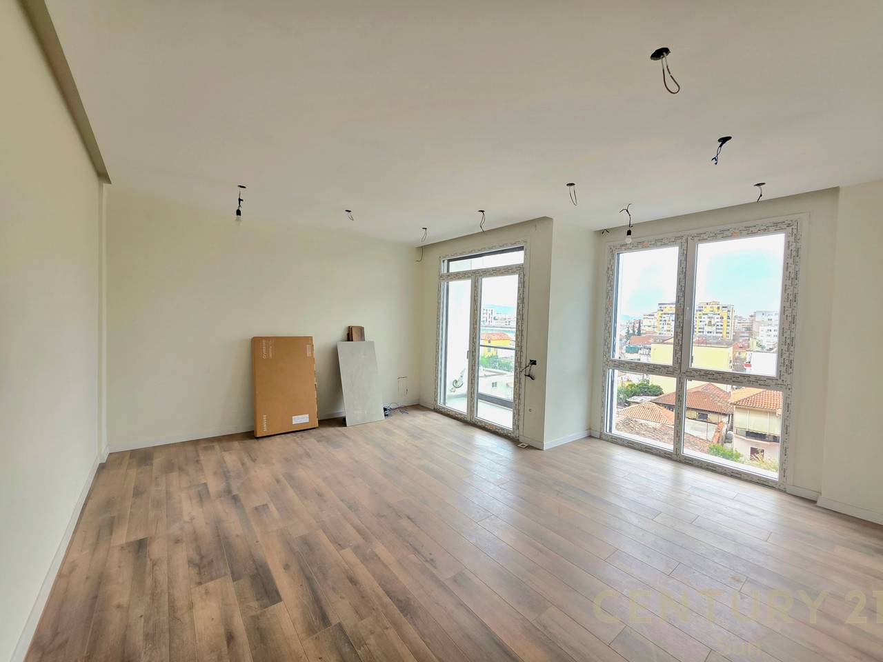 APARTMENT 1+1 / OFFICE + PARKING SPACE FOR RENT ON NEW BOULEVARD